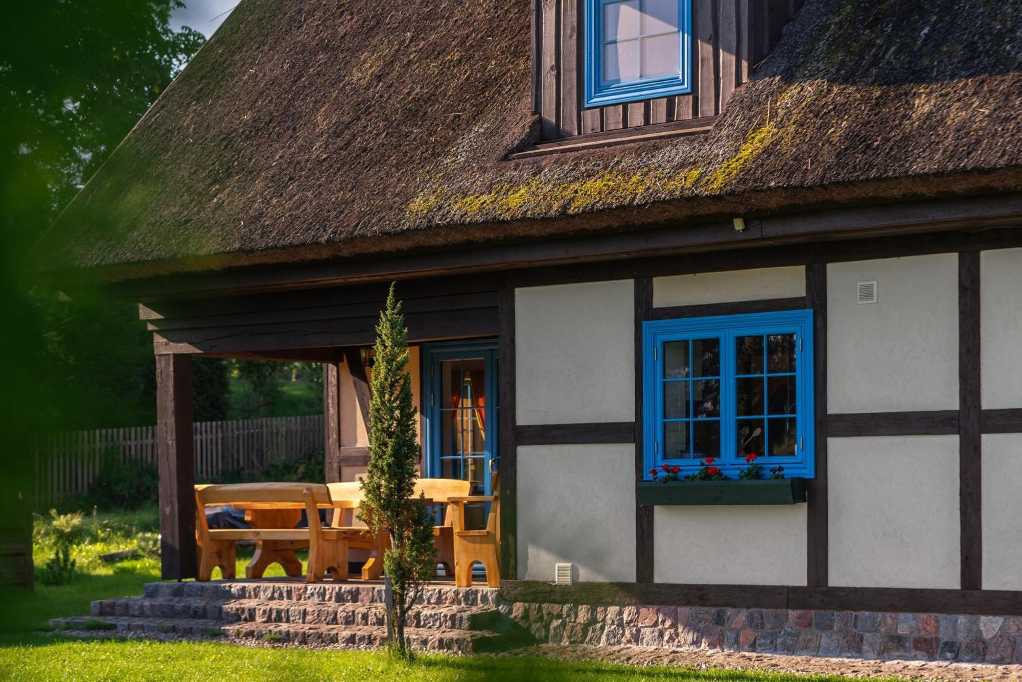 Kaszuby, Dom Kaszubski Nad Jeziorem Danielowa Dolina * Szymbark (Pomerania)